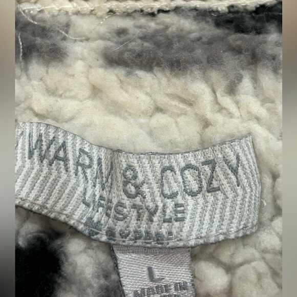 White Western Pattern Sherpa - Picture 2 of 2